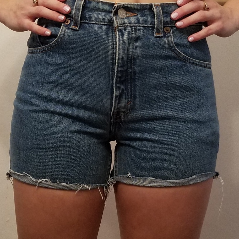 Levi Cutoff Shorts